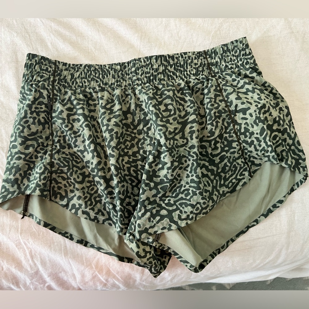 Athleta Hustle 3” shorts - size M!